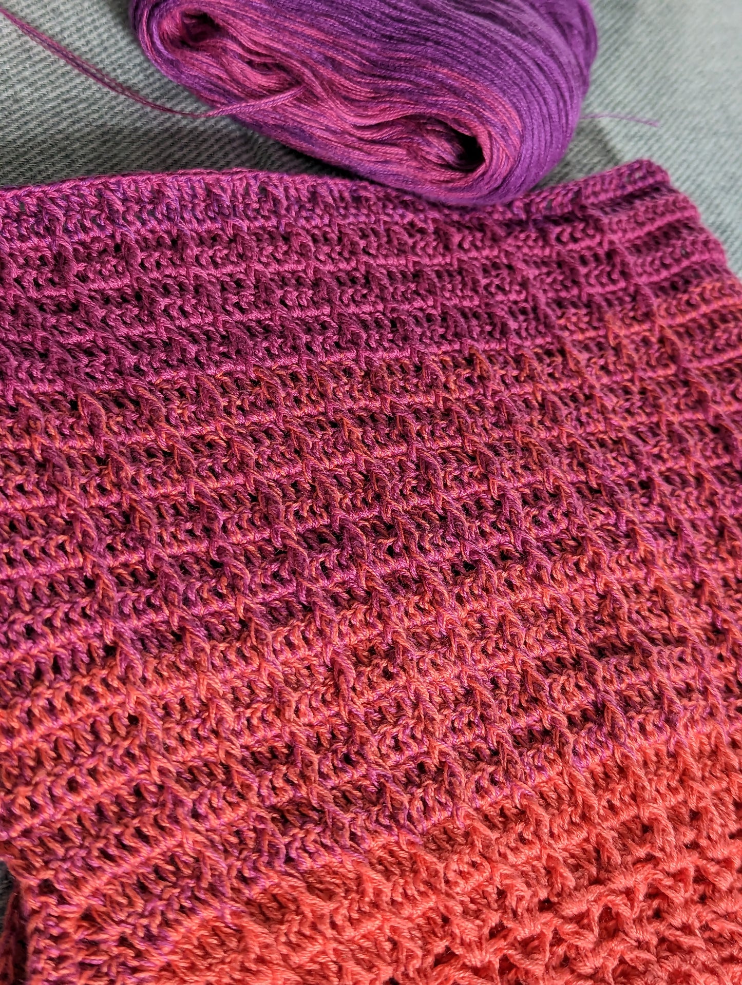 Gradient ombre yarn cake, colour combination C228