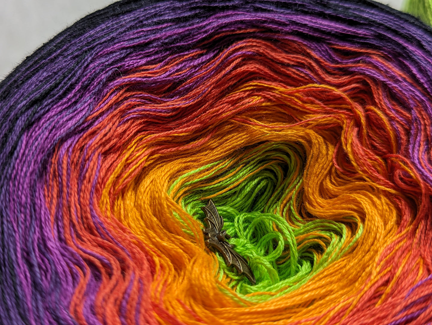 Torcik z włóczki gradientowej ombre, kombinacja kolorów C248