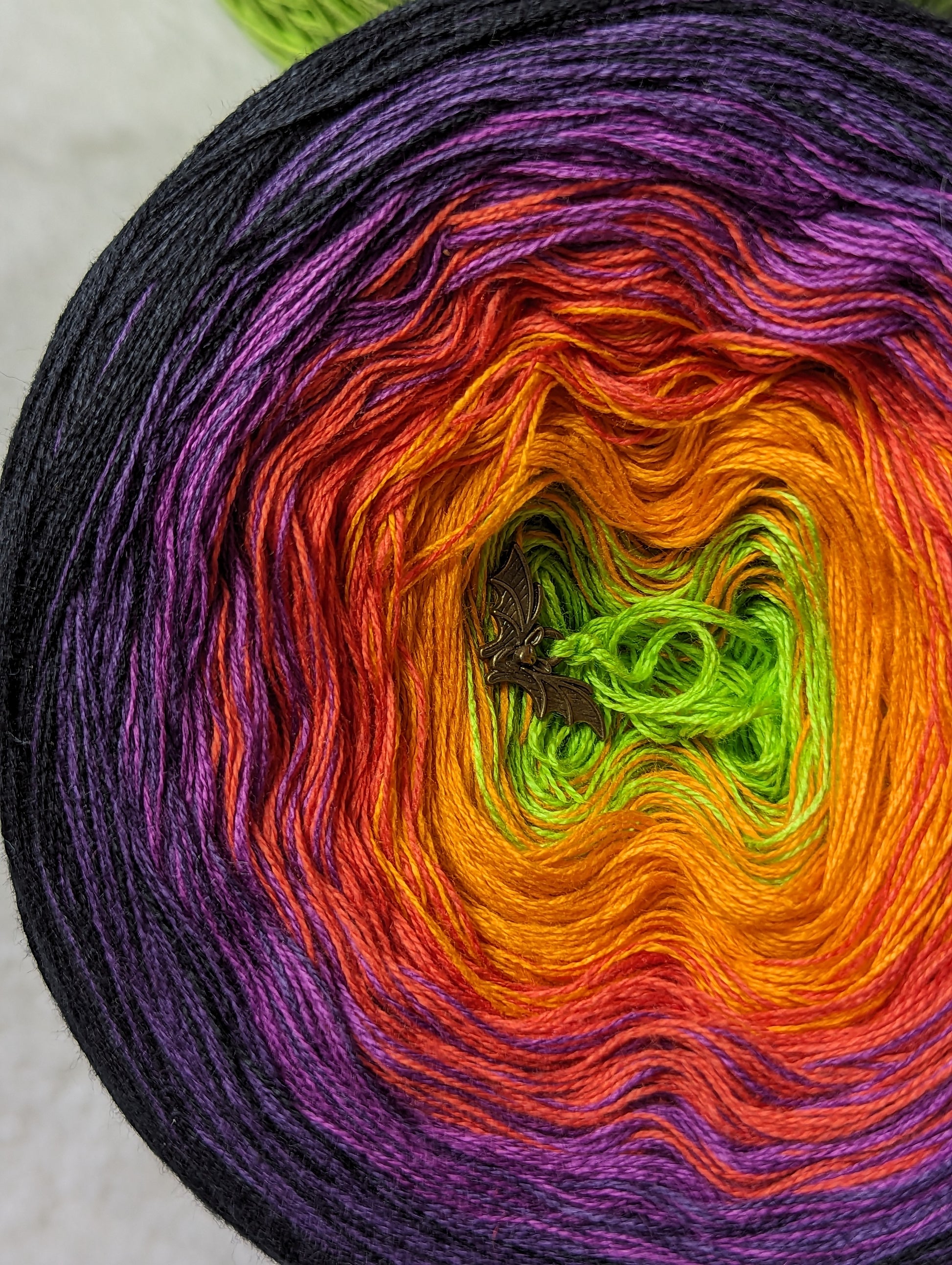 Gradient yarn cake, colour combination CM198 – Blooming Yarns by KW