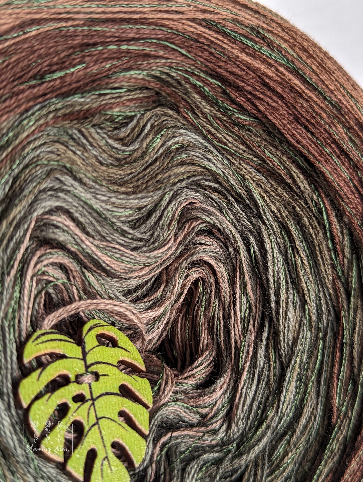 Gradient ombre yarn cake, colour combination C250