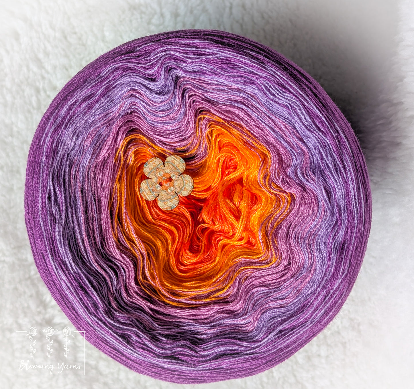 Gradient ombre yarn cake colour combination "Crocussa"