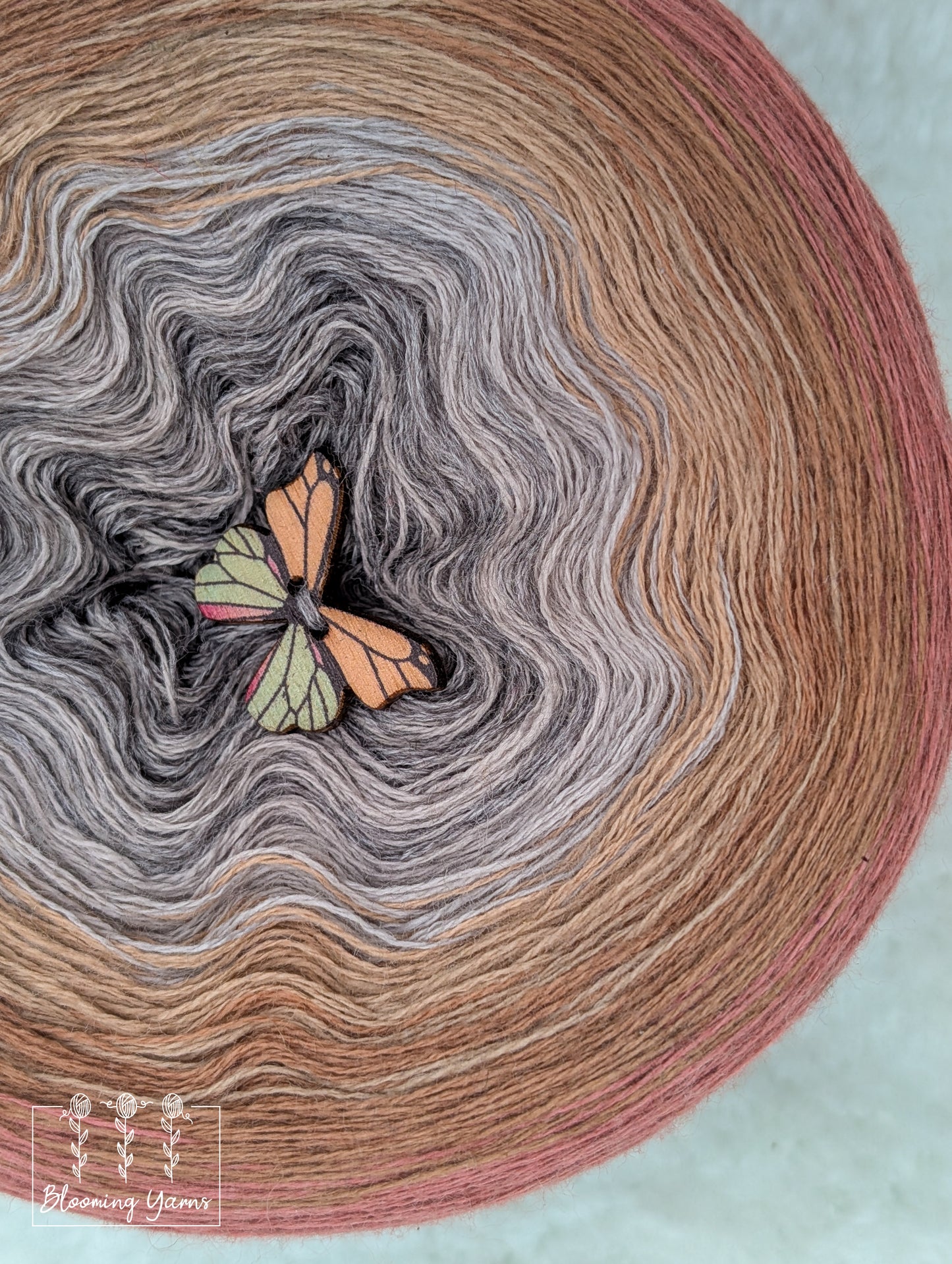 Gradient ombre yarn cake colour combination MA032 "Pampas Dream"