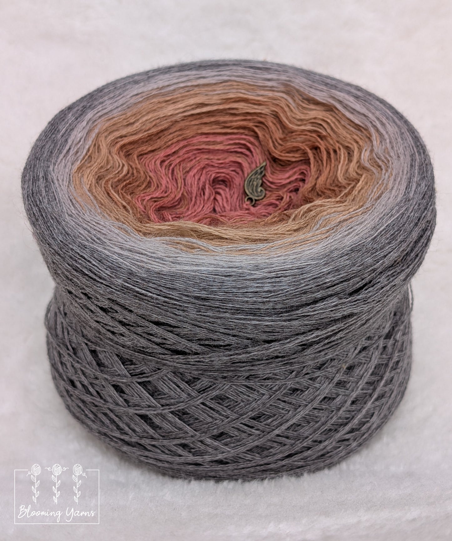 Gradient ombre yarn cake colour combination MA032 "Pampas Dream"