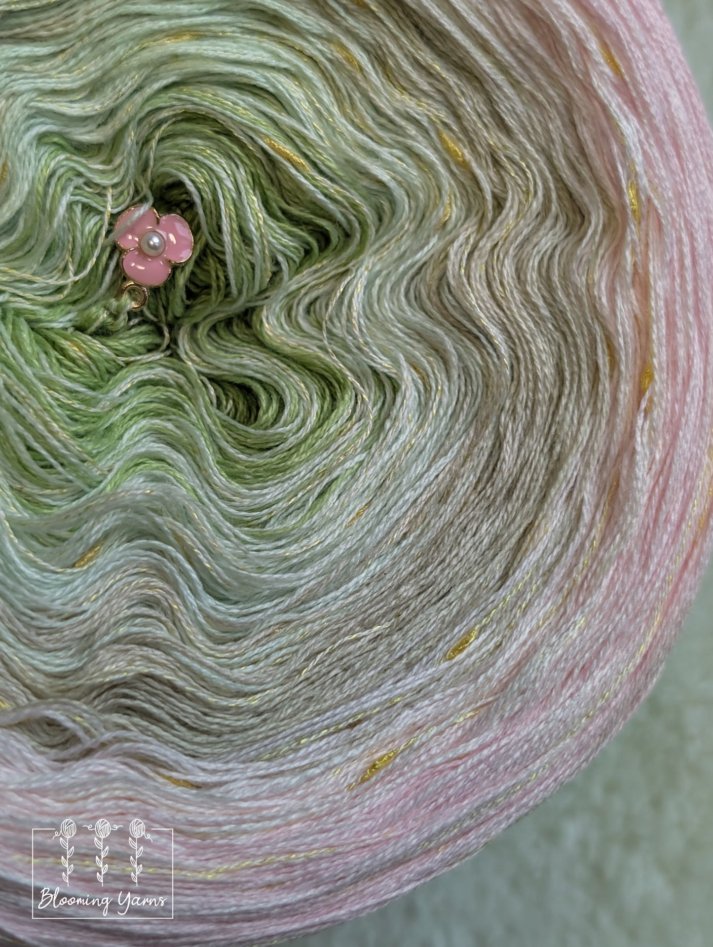 Gradient ombre yarn cake colour combination "Calla"