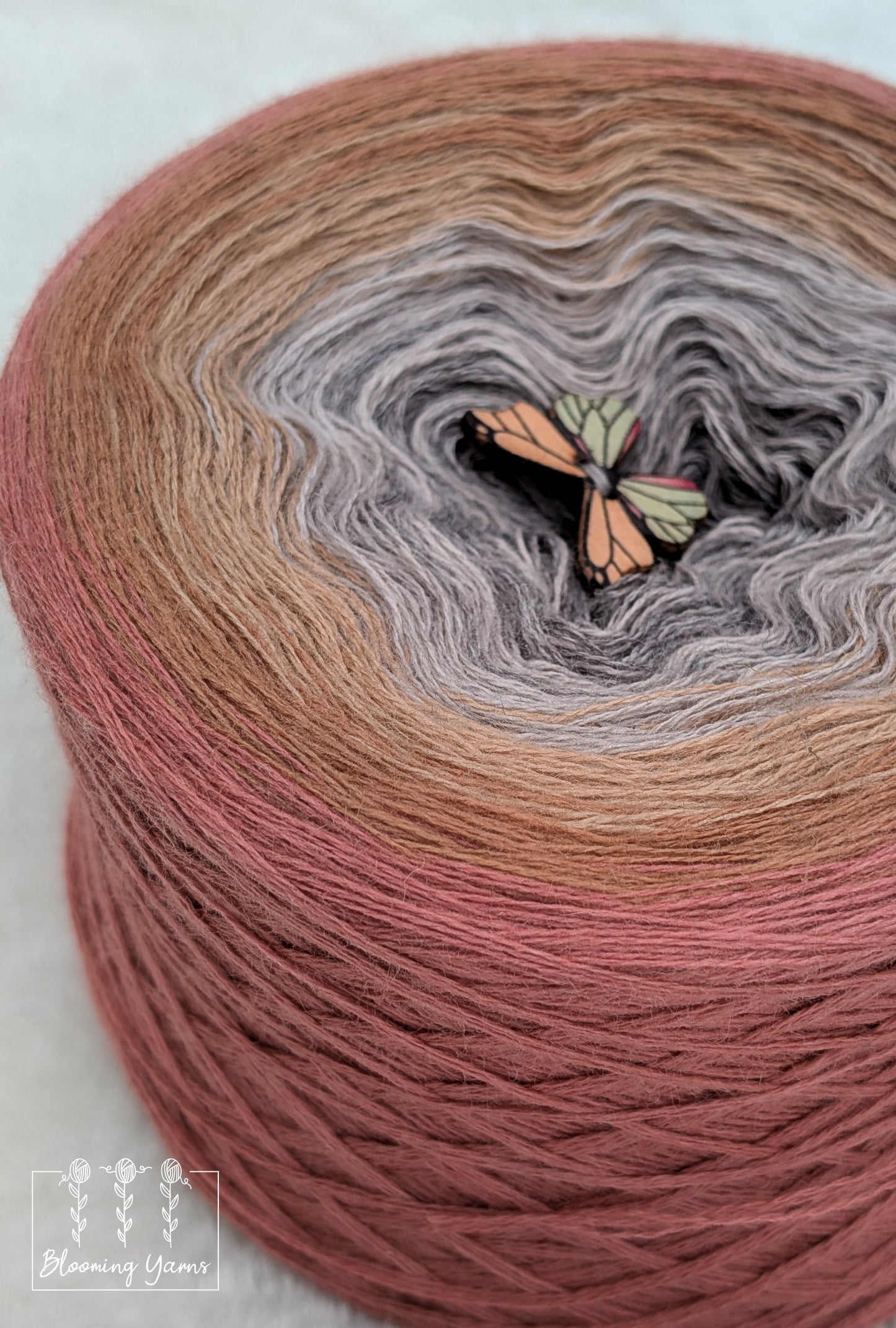 Gradient ombre yarn cake colour combination MA032 "Pampas Dream"