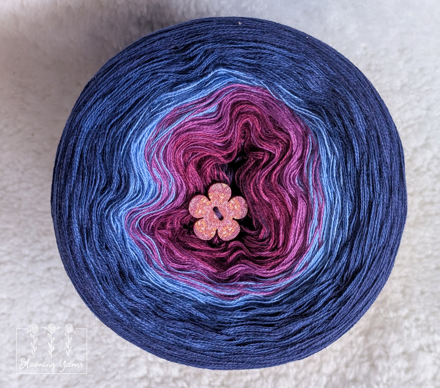 Gradient ombre yarn cake colour combination "Aconita"