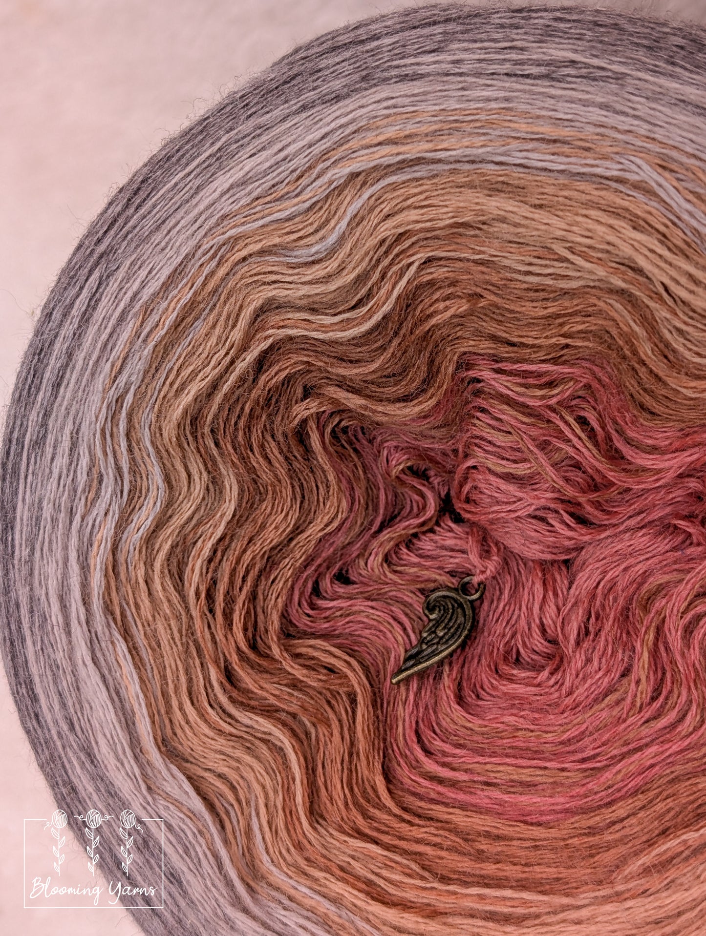 Gradient ombre yarn cake colour combination MA032 "Pampas Dream"