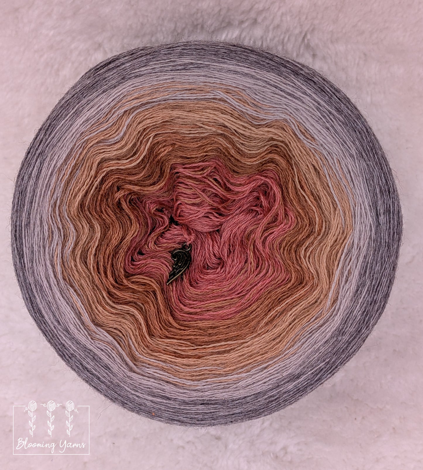 Gradient ombre yarn cake colour combination MA032 "Pampas Dream"