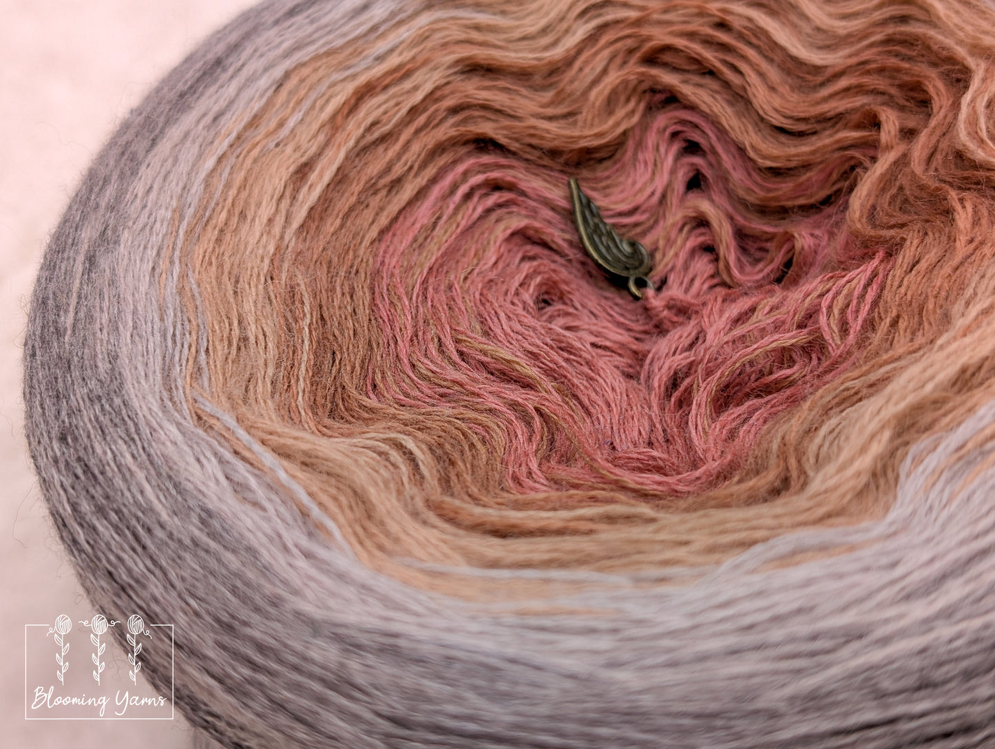 Gradient ombre yarn cake colour combination MA032 "Pampas Dream"