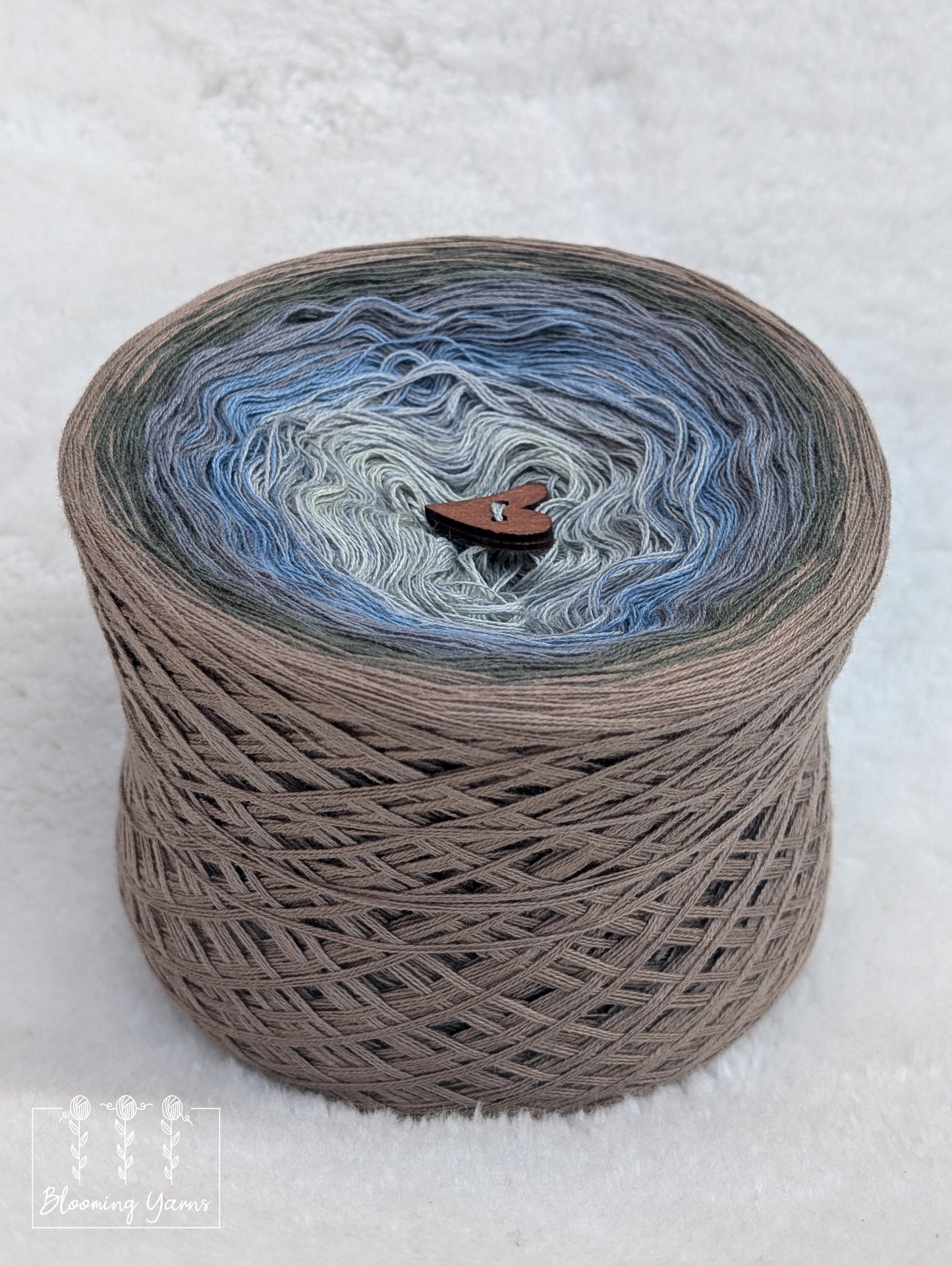 Gradient ombre yarn cake colour combination C400 "Mountain Mist"