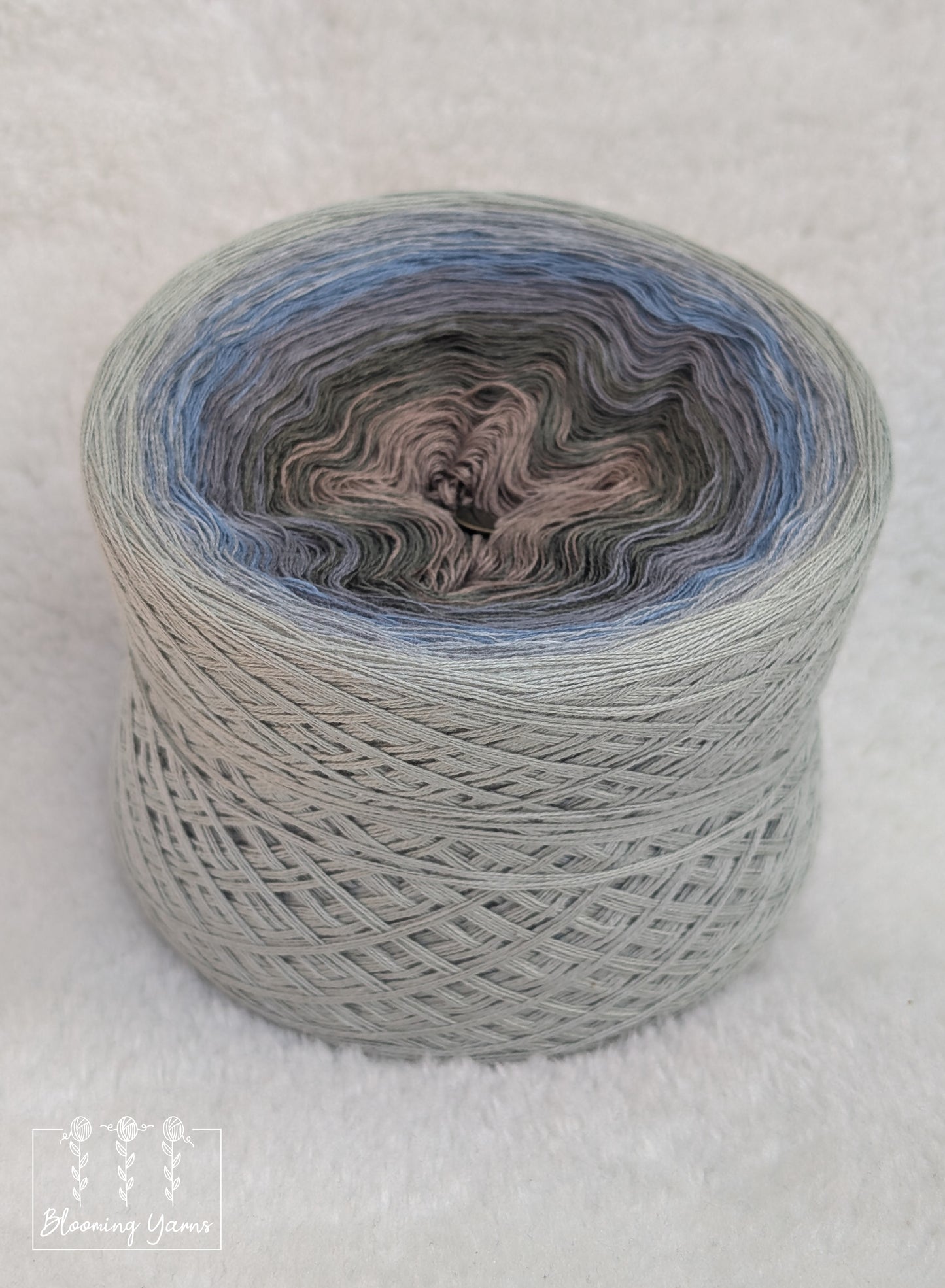 Gradient ombre yarn cake colour combination C400 "Mountain Mist"