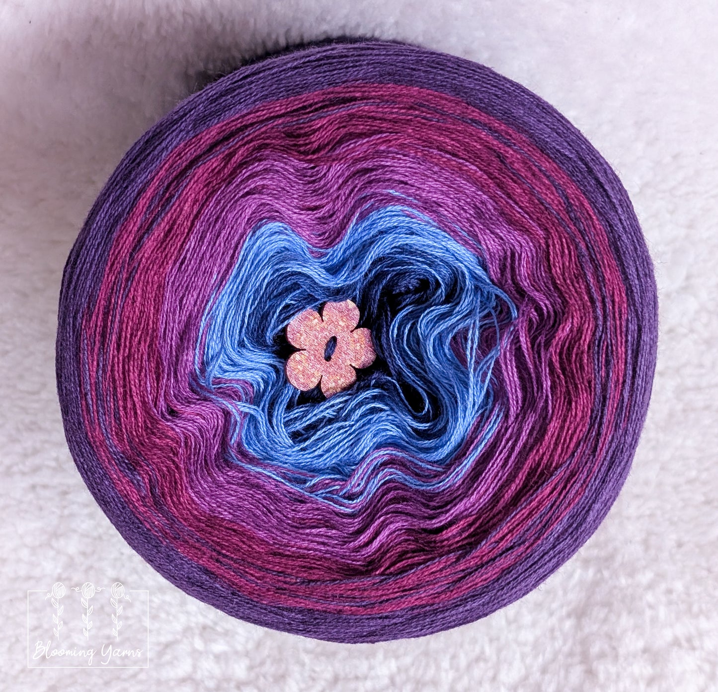 Gradient ombre yarn cake colour combination "Aconita"