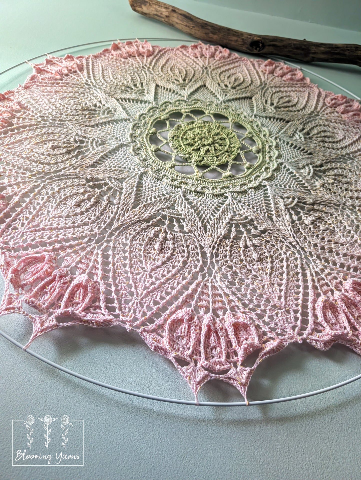 Gradient ombre yarn cake colour combination "Calla"