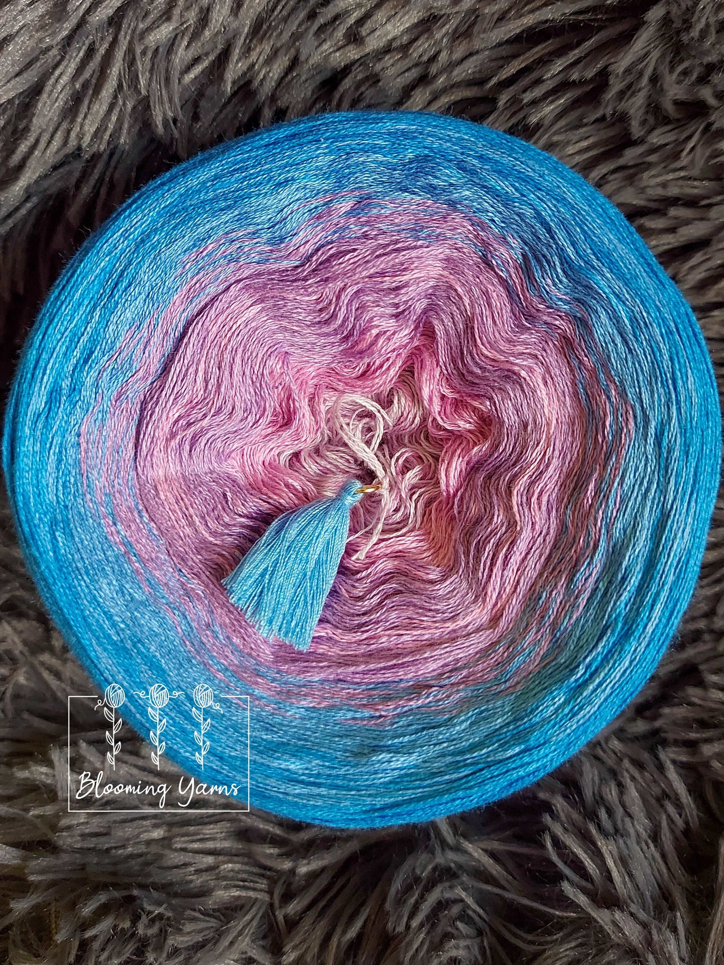 Gradient ombre yarn cake, colour combination C046