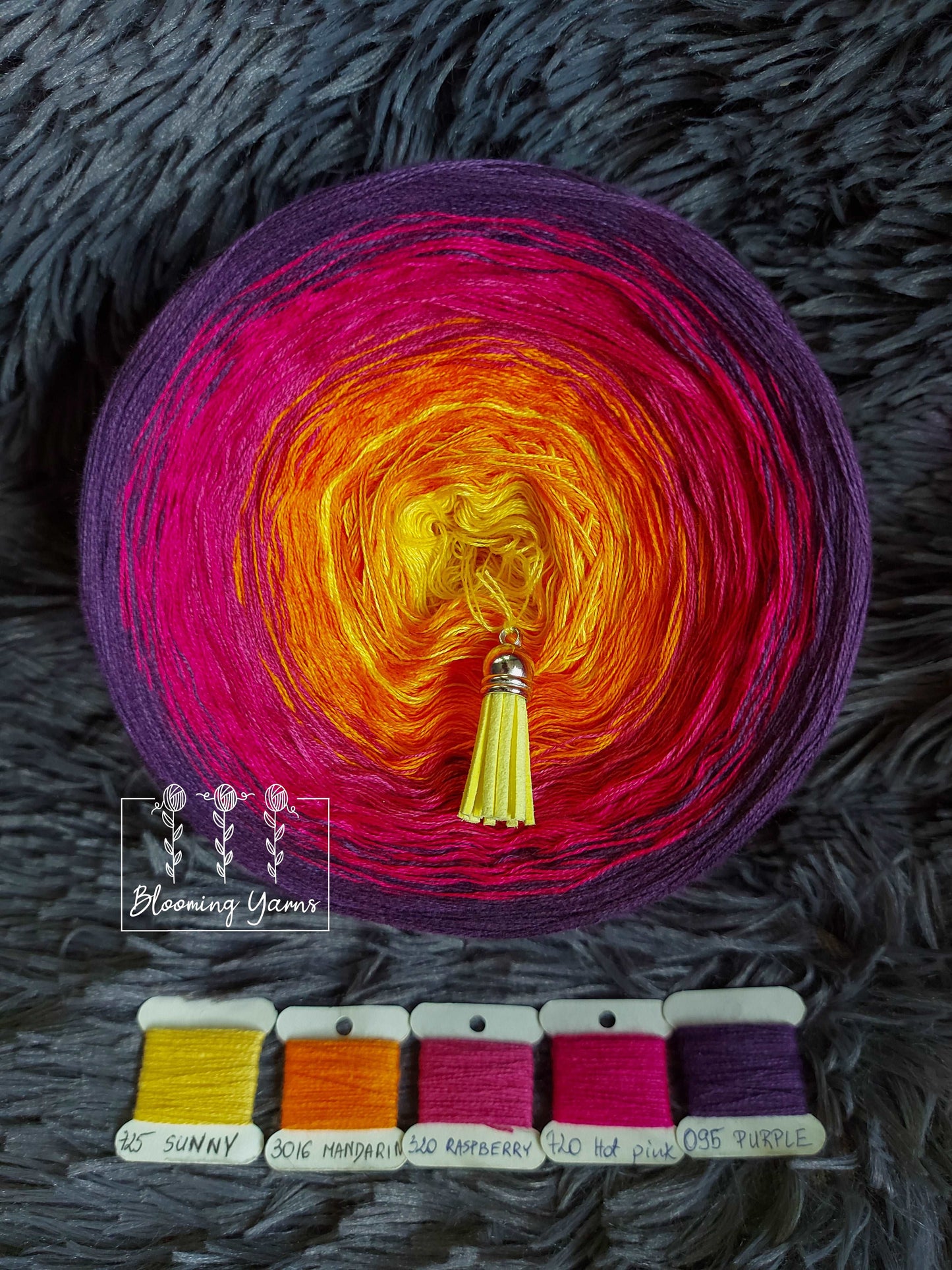 Gradient ombre yarn cake, colour combination C037
