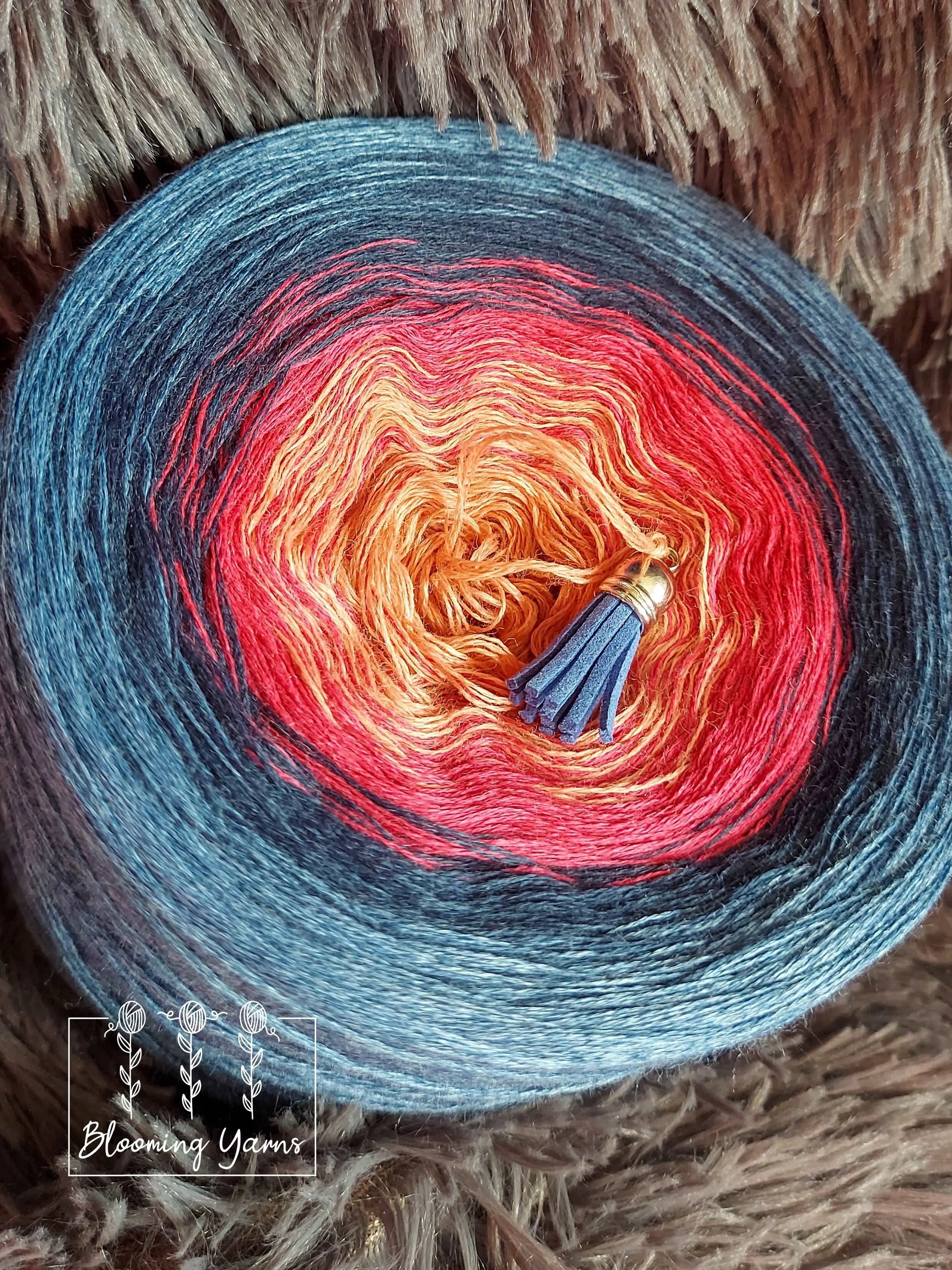 Gradient yarn cake, colour combination M011