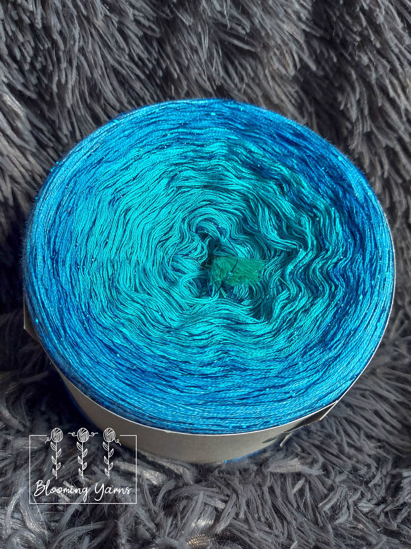 Gradient ombre yarn cake, colour combination C049