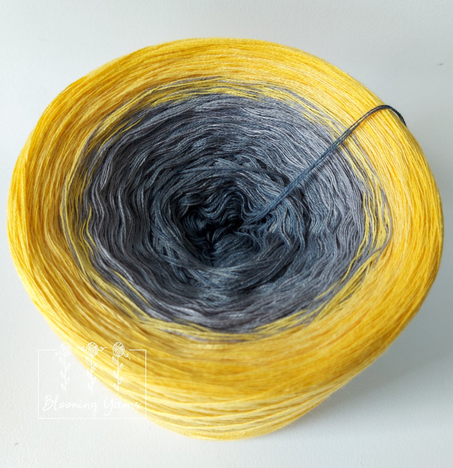 Gradient ombre yarn cake, colour combination C091