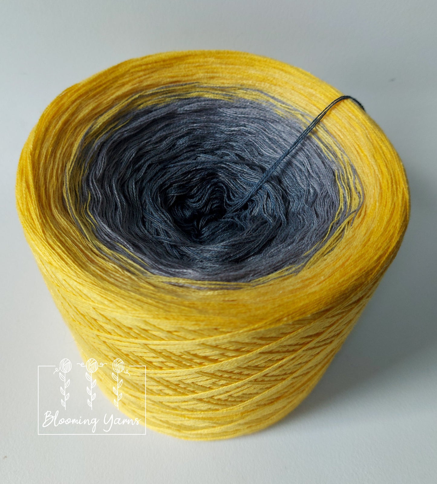 Gradient ombre yarn cake, colour combination C091