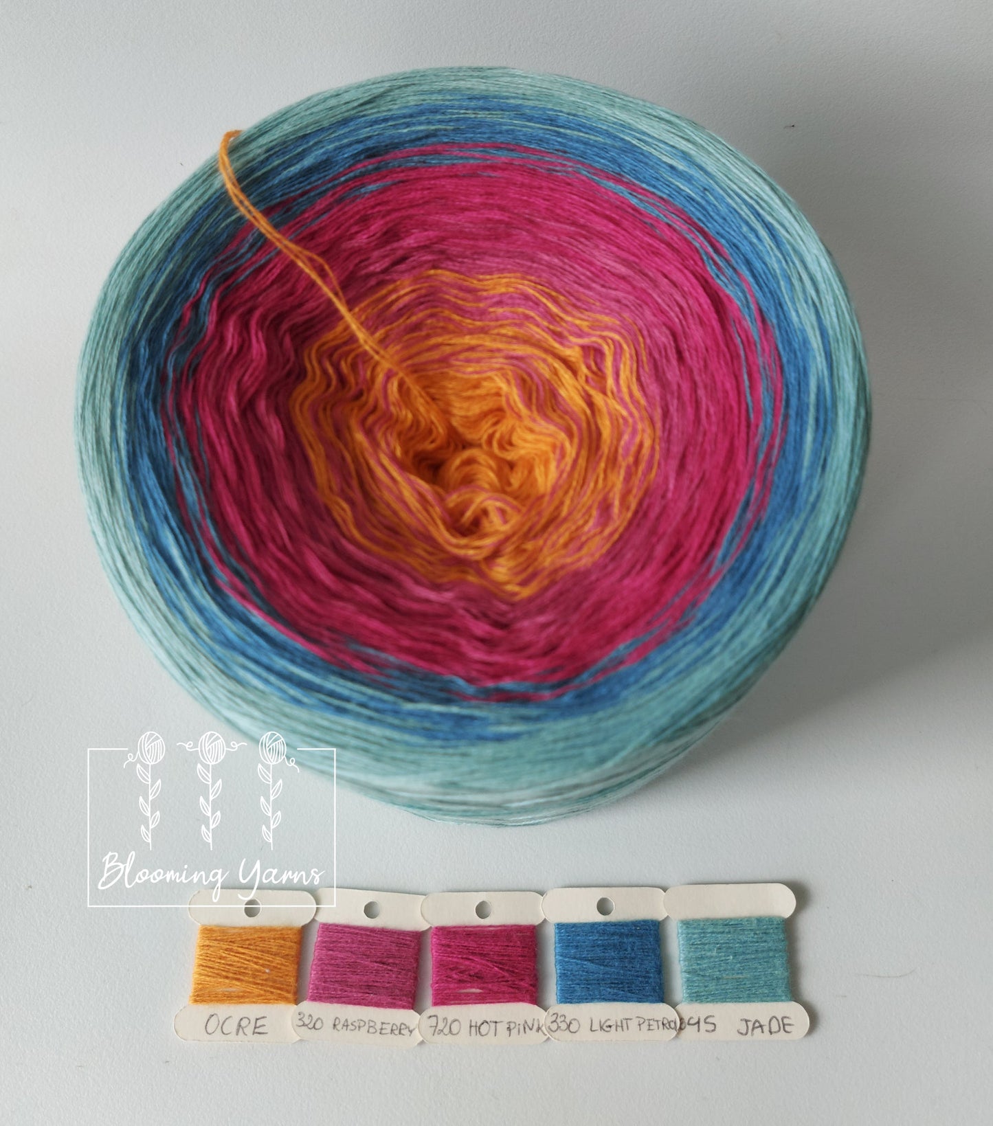 Gradient ombre yarn cake, colour combination C092