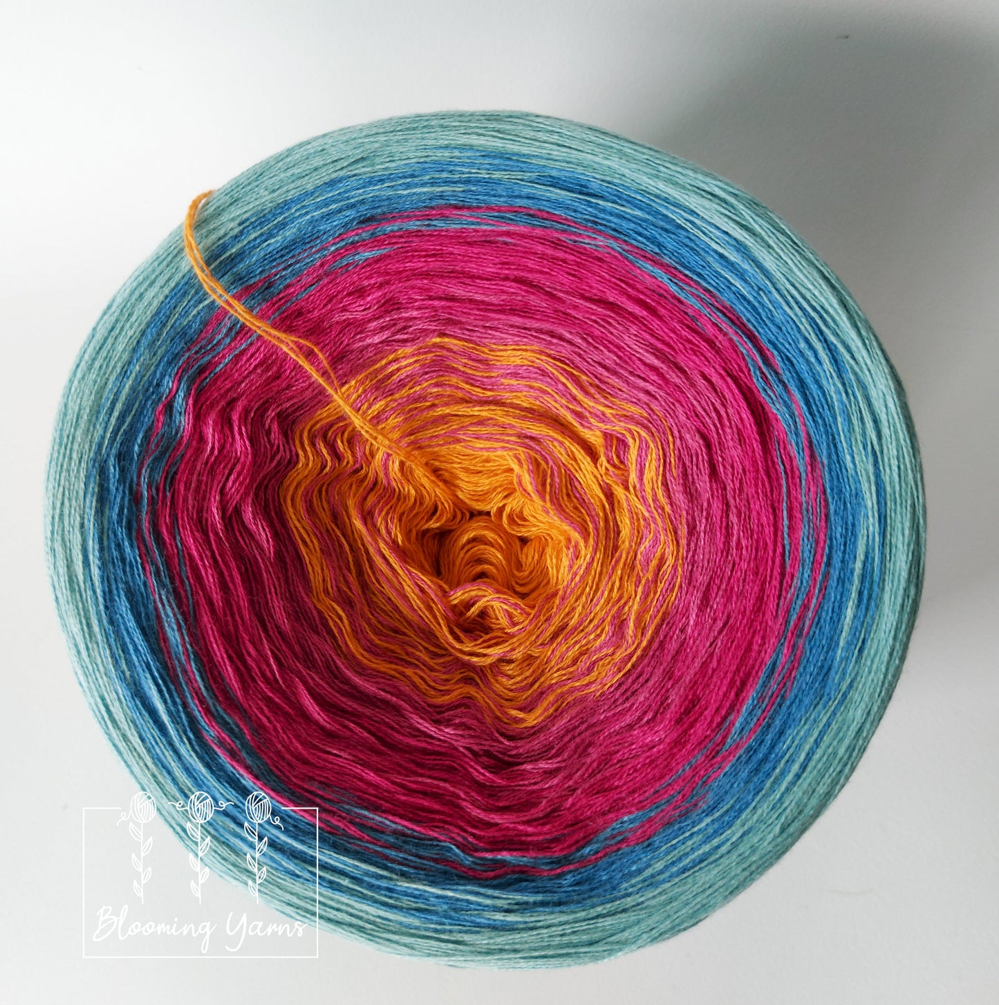 Gradient ombre yarn cake, colour combination C092