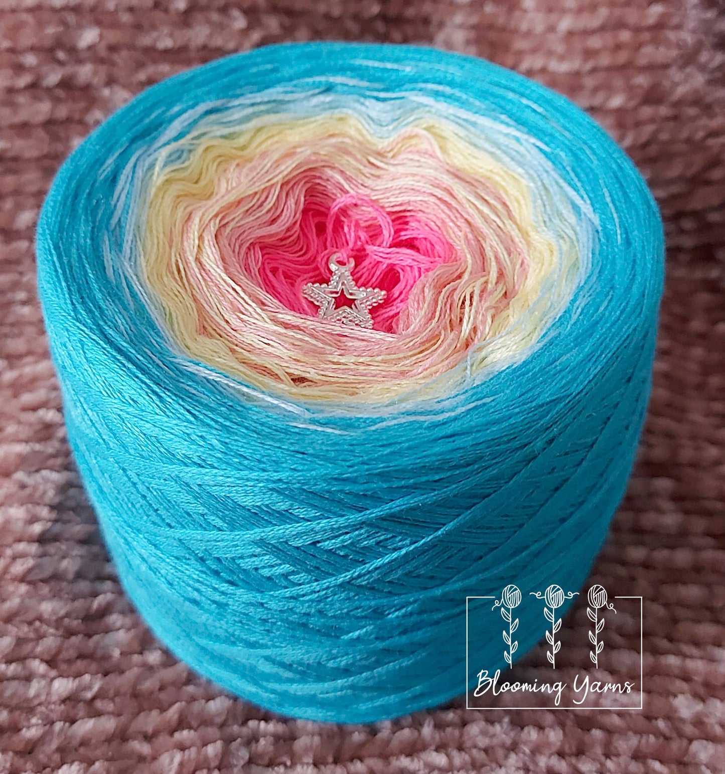 Gradient ombre yarn cake, colour combination C093