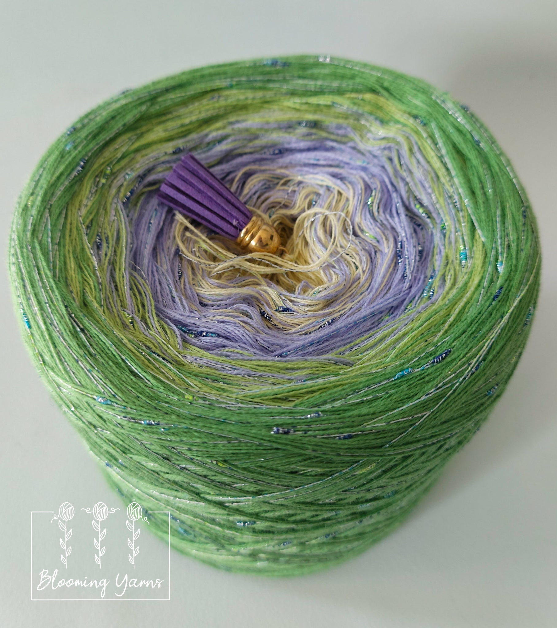 Gradient yarn cake, colour combination M046 – Blooming Yarns by KW