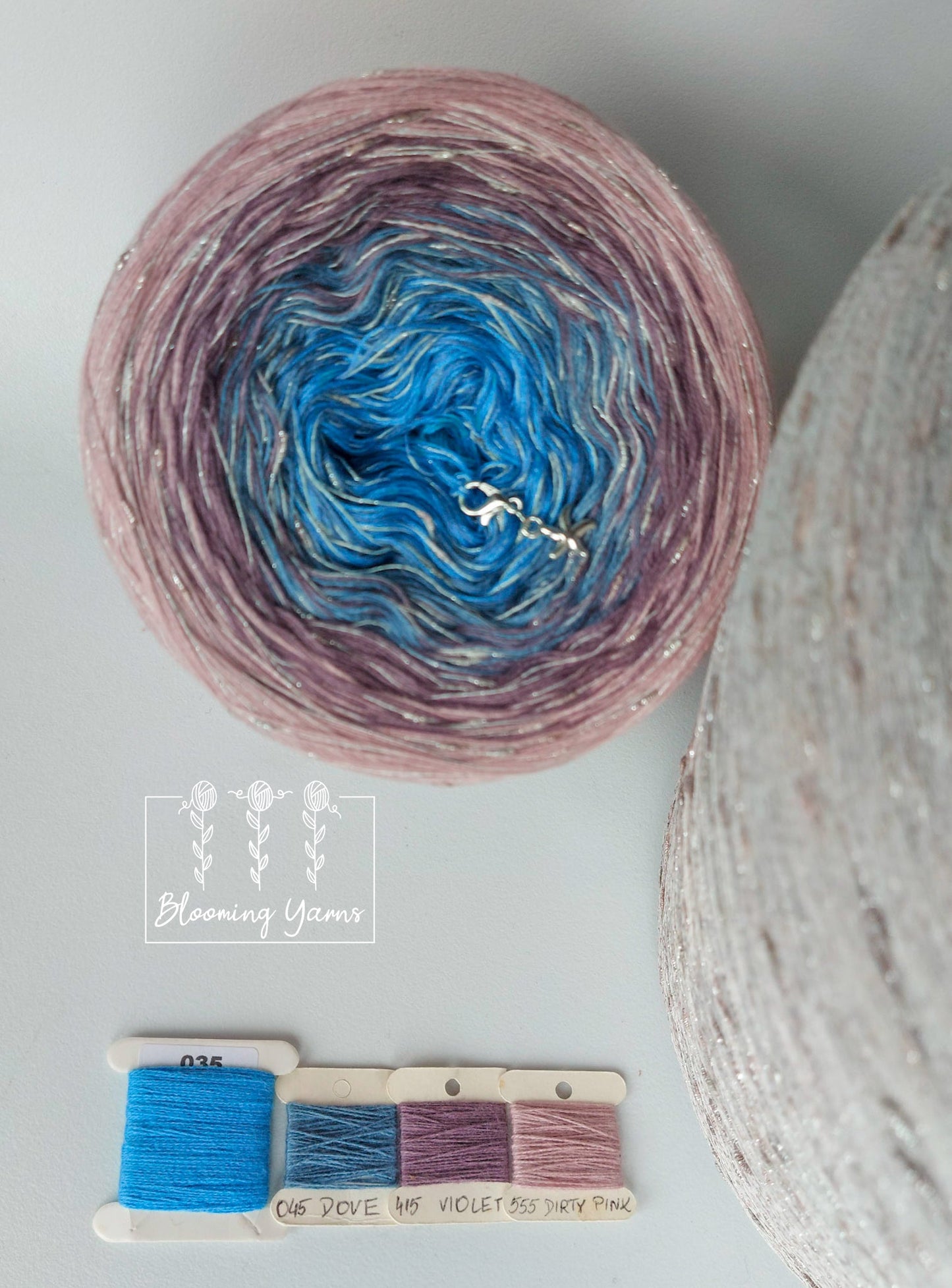Gradient ombre yarn cake, colour combination C124