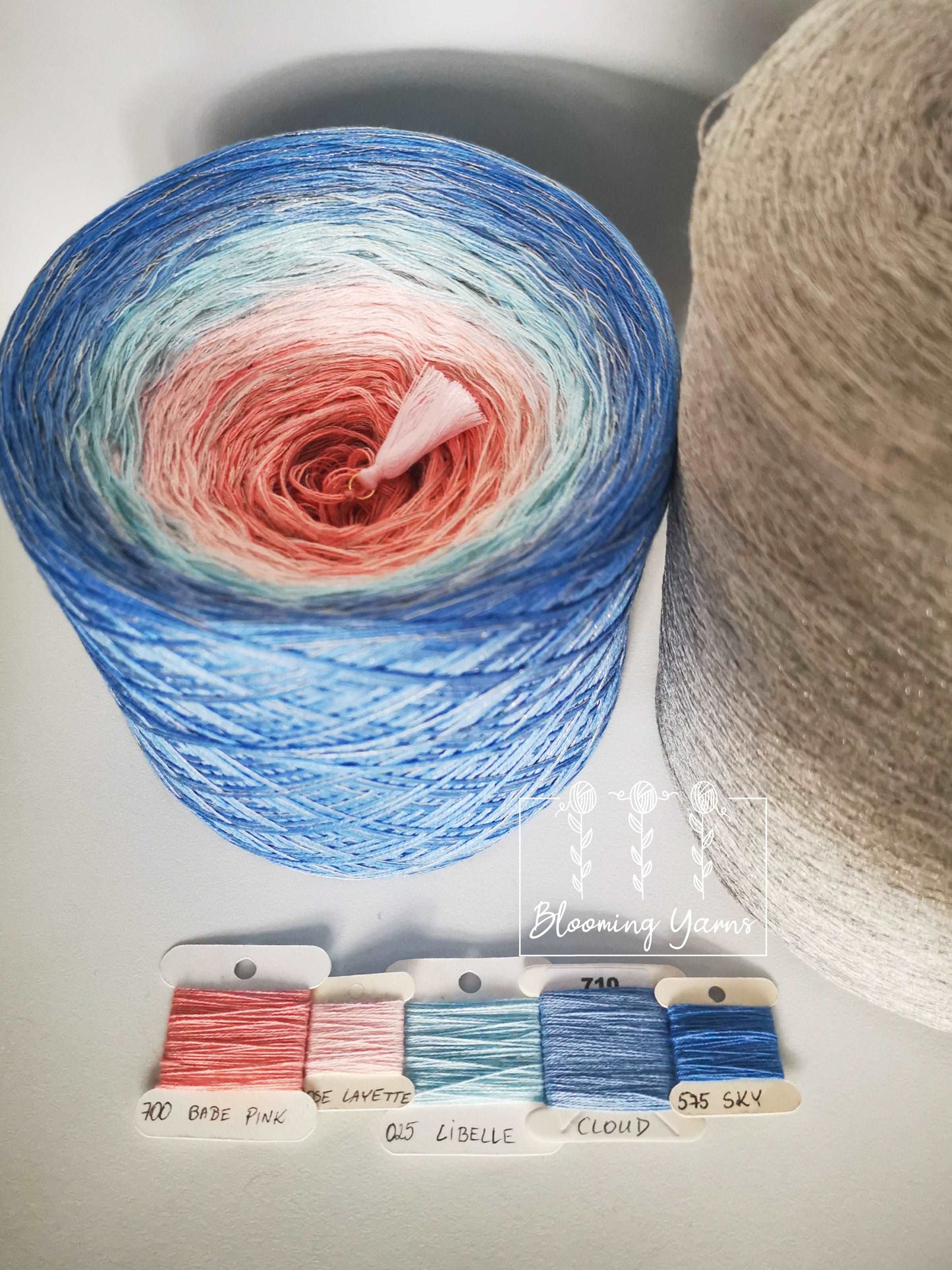 Gradient ombre yarn cake, colour combination C066