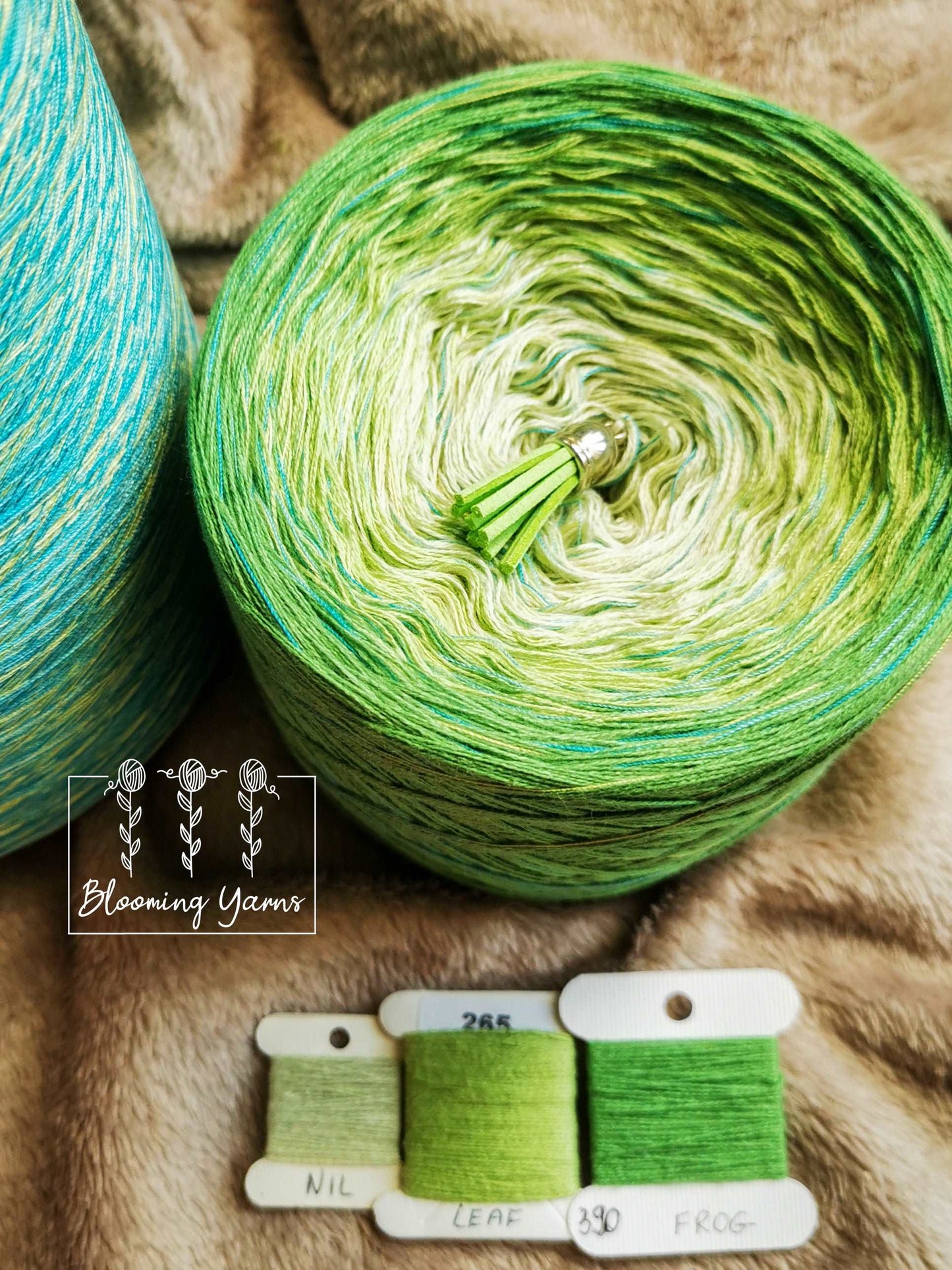 Gradient ombre yarn cake, colour combination C073