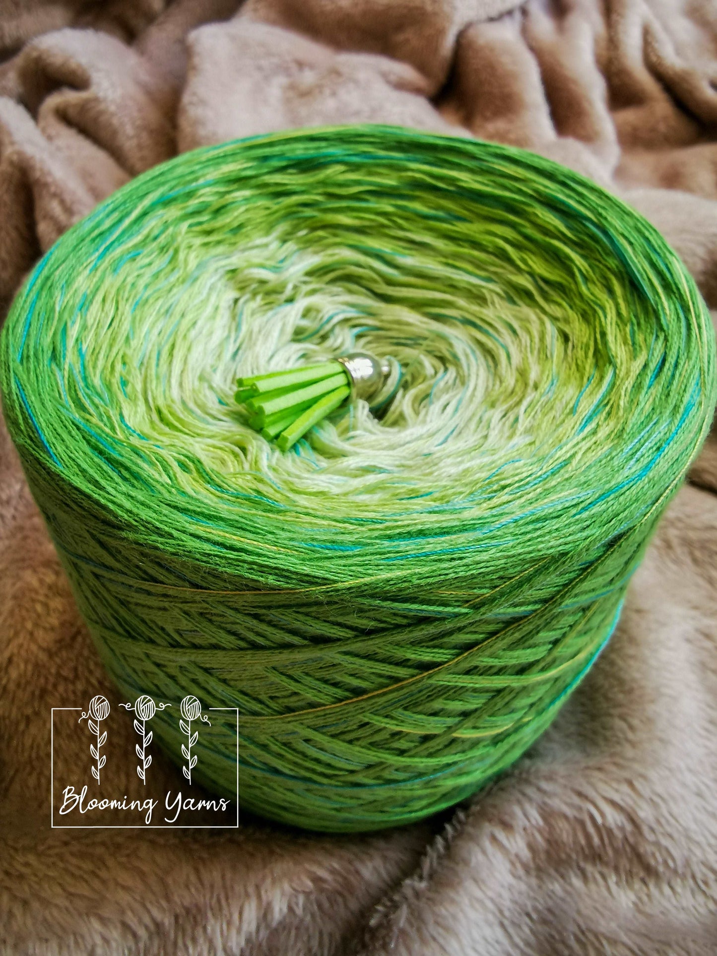 Gradient ombre yarn cake, colour combination C073