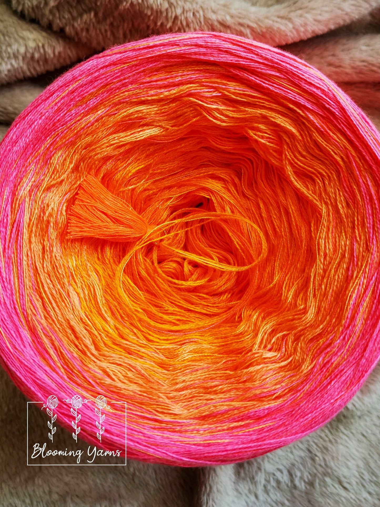 Gradient ombre yarn cake, colour combination C072