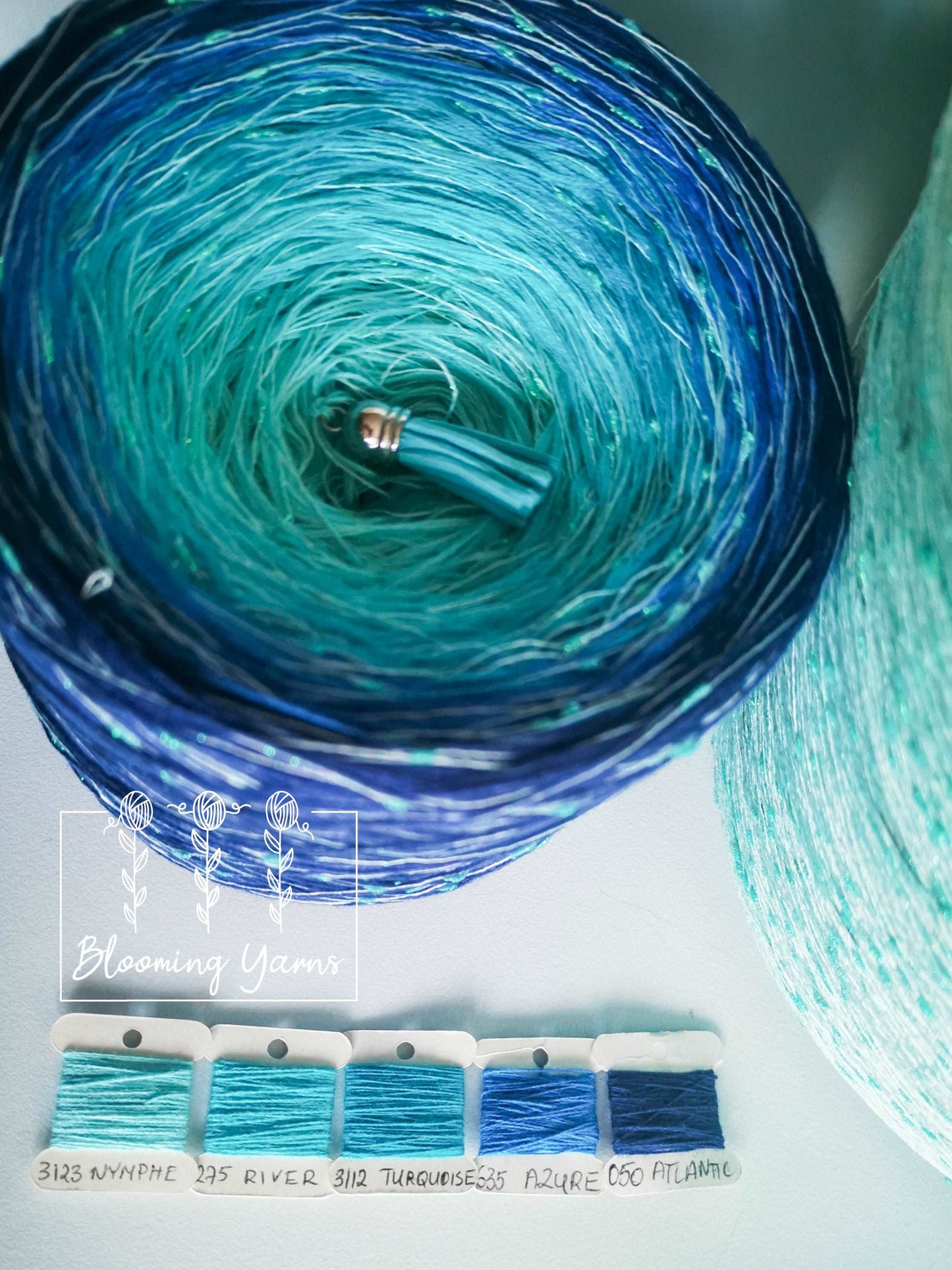 Gradient ombre yarn cake, colour combination C077