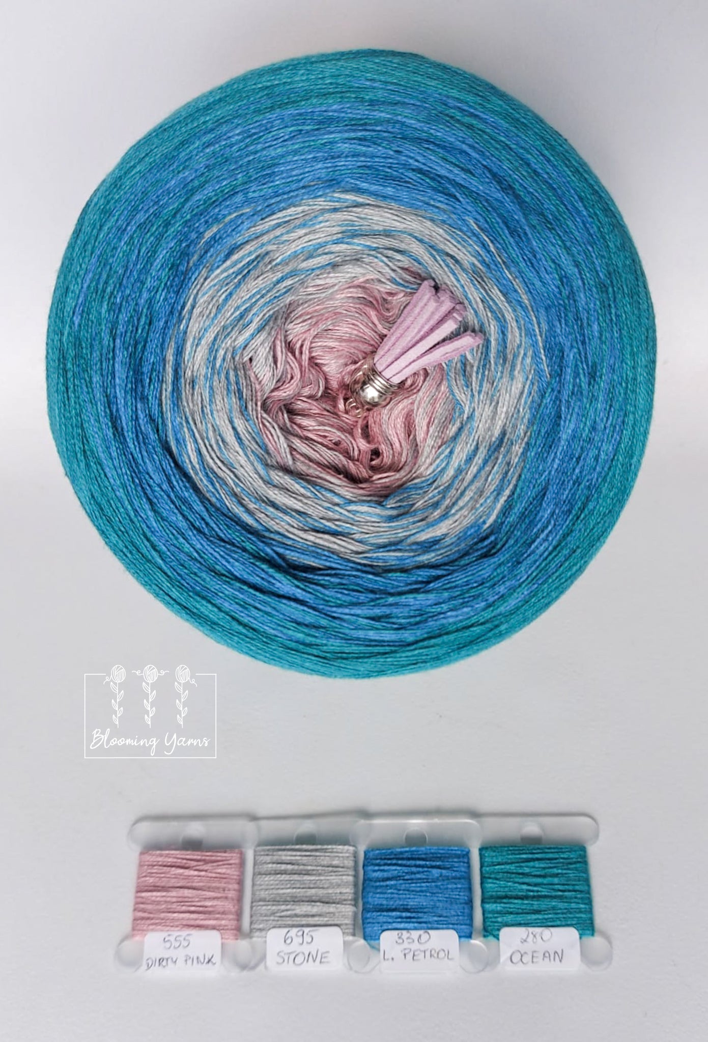 Gradient yarn cake, colour combination CM135