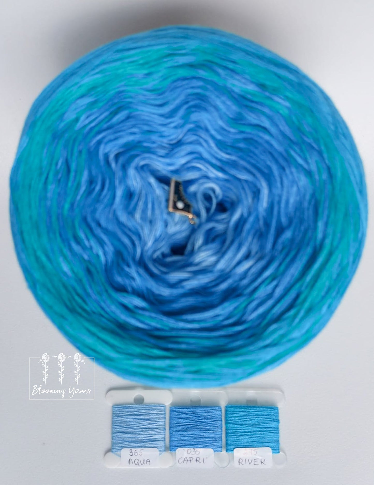 Gradient ombre yarn cake, colour combination C136