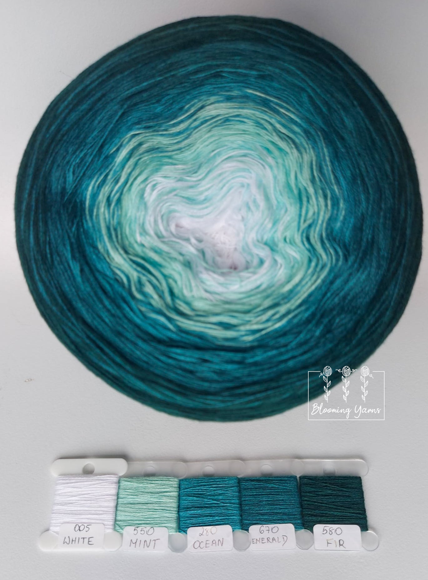 Gradient ombre yarn cake, colour combination C155 by Klaudia Kamieniorz