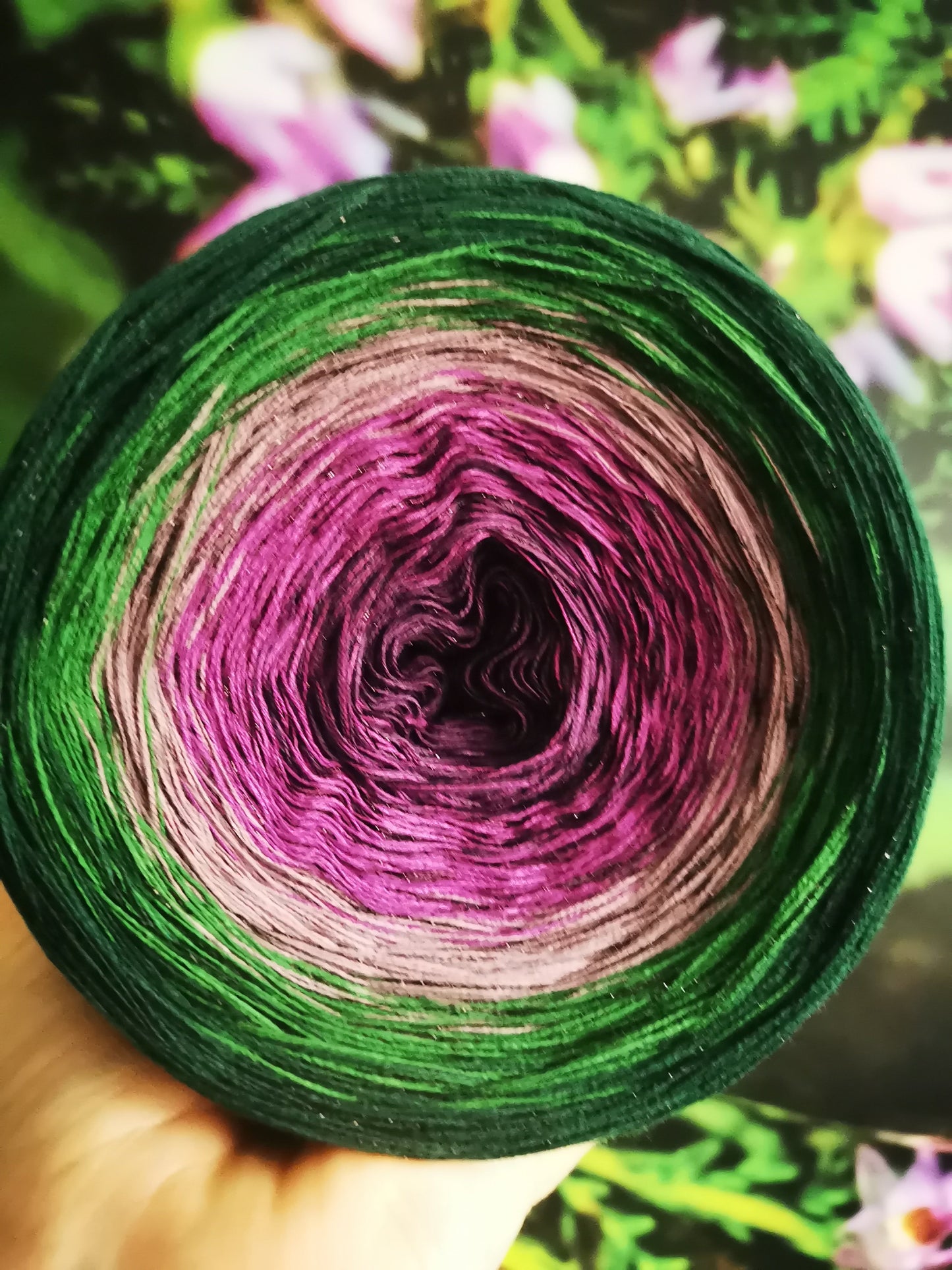 Gradient ombre yarn cake, colour combination C098