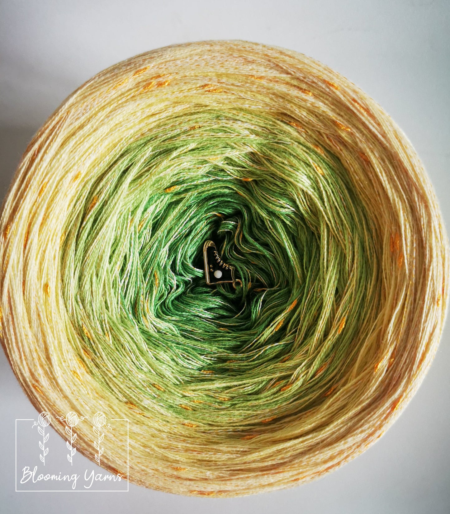 Gradient ombre yarn cake, colour combination C106