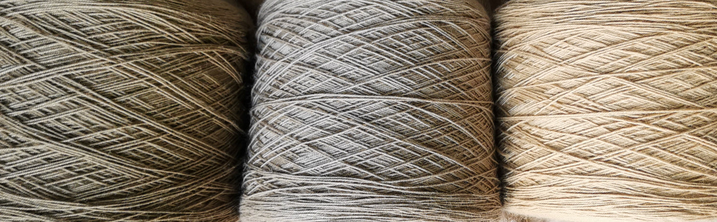 wool/nylon blend yarn in off white/light grey