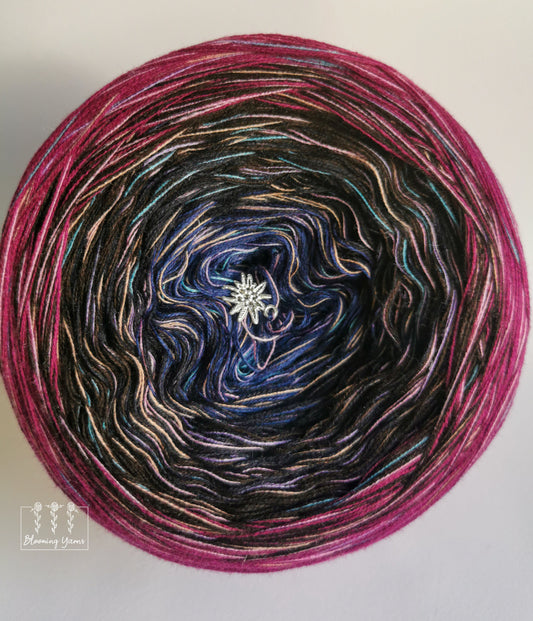 Gradient ombre yarn cake, colour combination C186