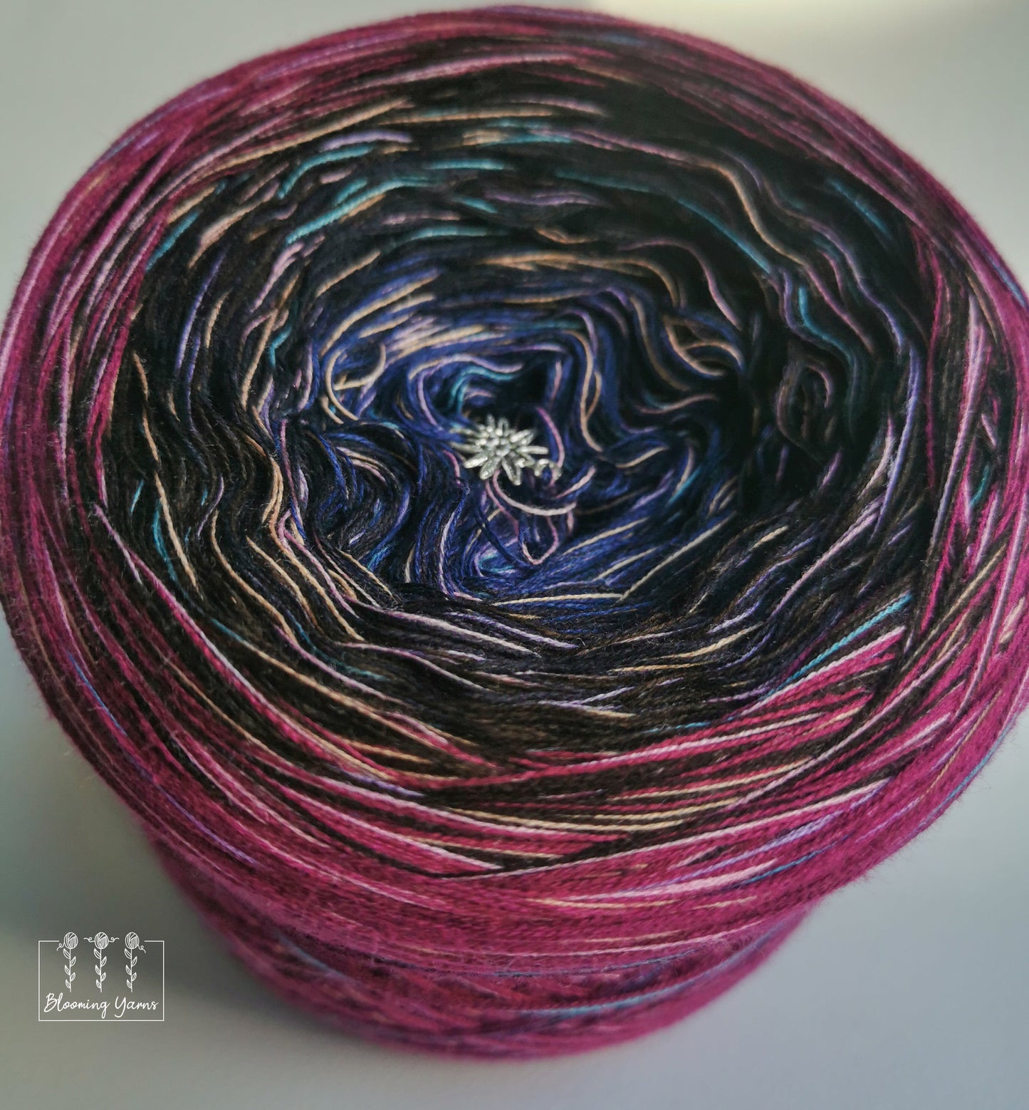 Gradient ombre yarn cake, colour combination C186