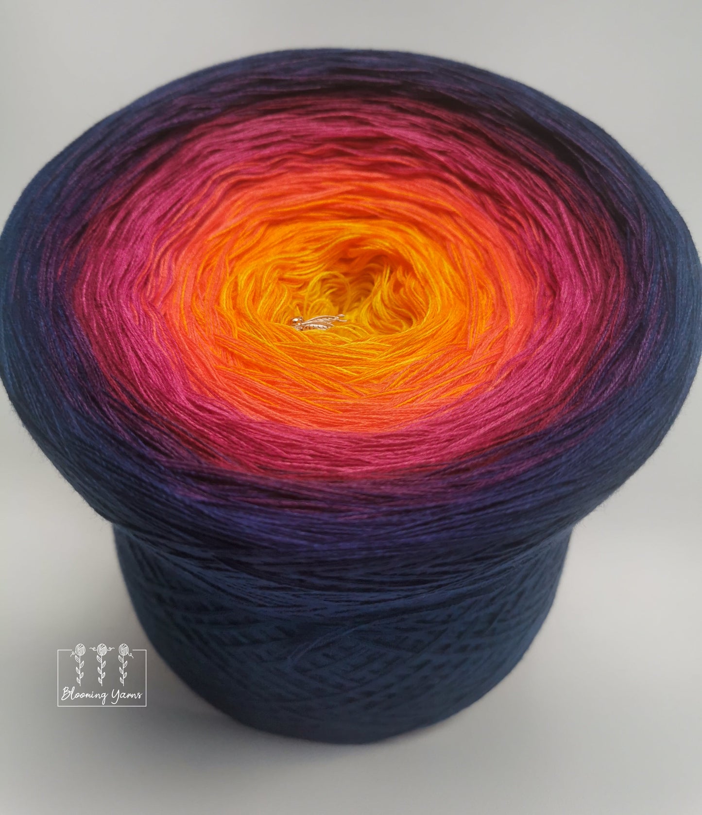 Gradient ombre yarn cake, colour combination C196