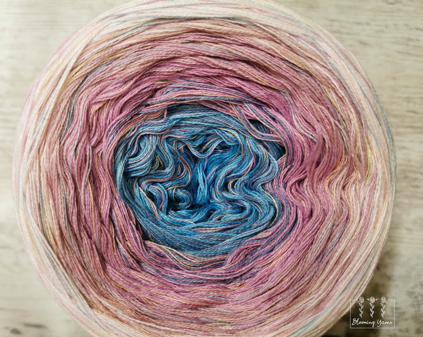 Gradient ombre yarn cake, colour combination C197