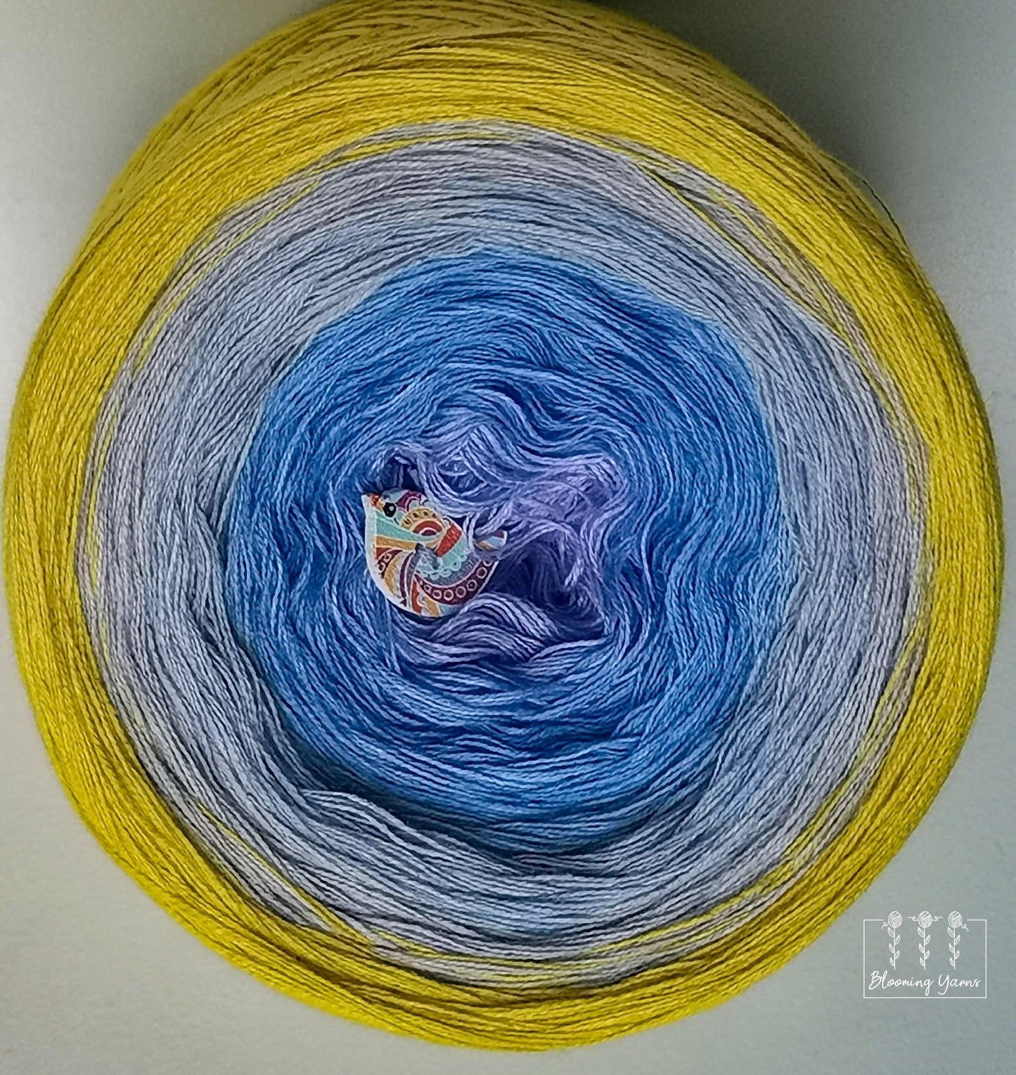 Torcik z włóczki gradientowej ombre, wiosenna kombinacja kolorów C209 marki Maggie