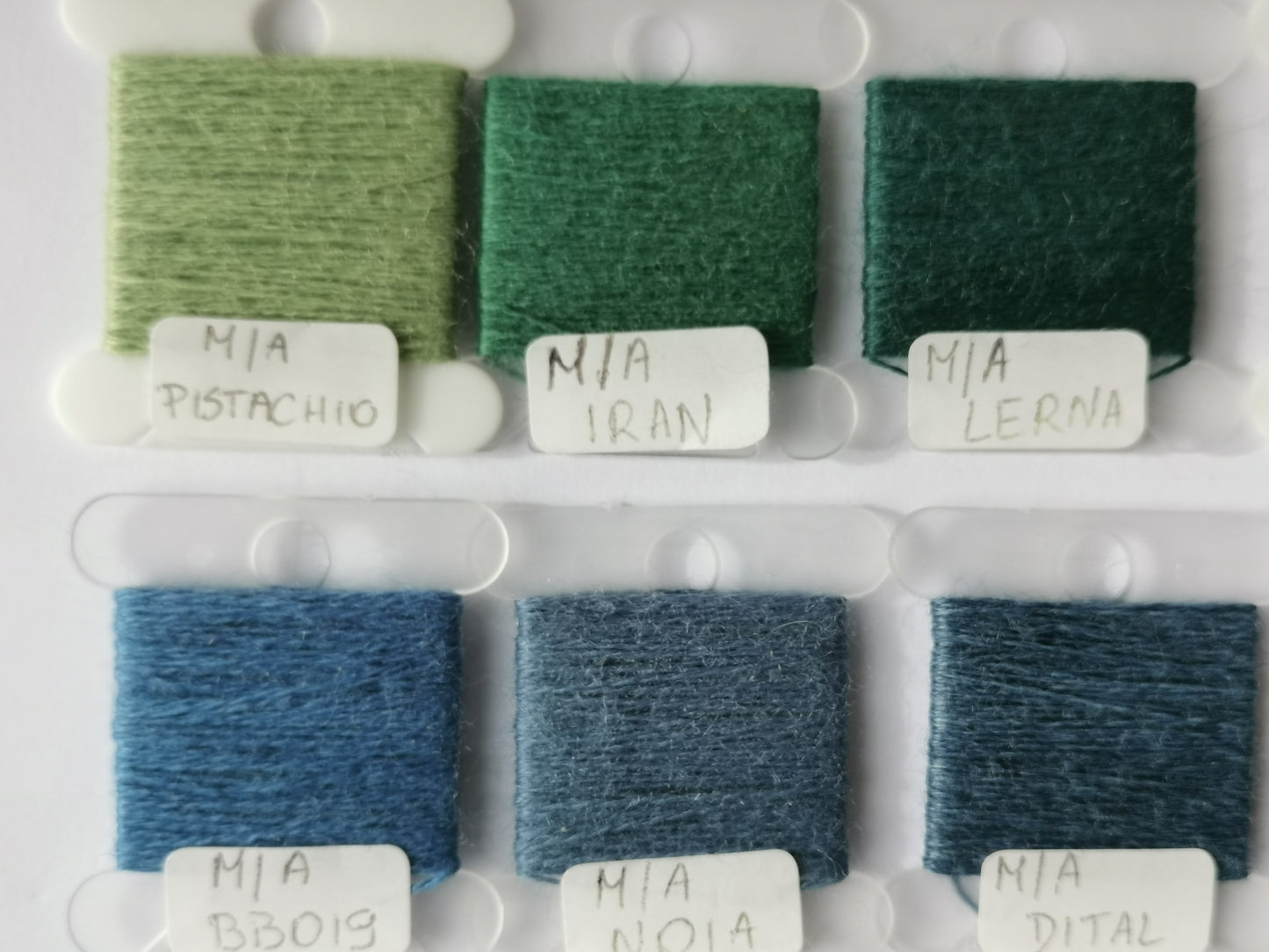 merino/acrylic yarn cake in your chosen colours