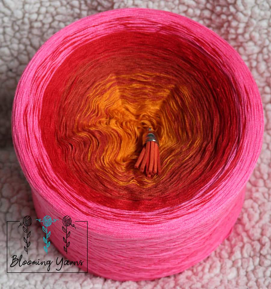 Gradient ombre yarn cake, colour combination C005