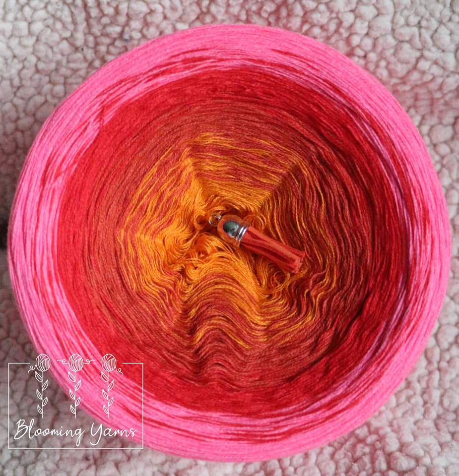 Gradient ombre yarn cake, colour combination C005