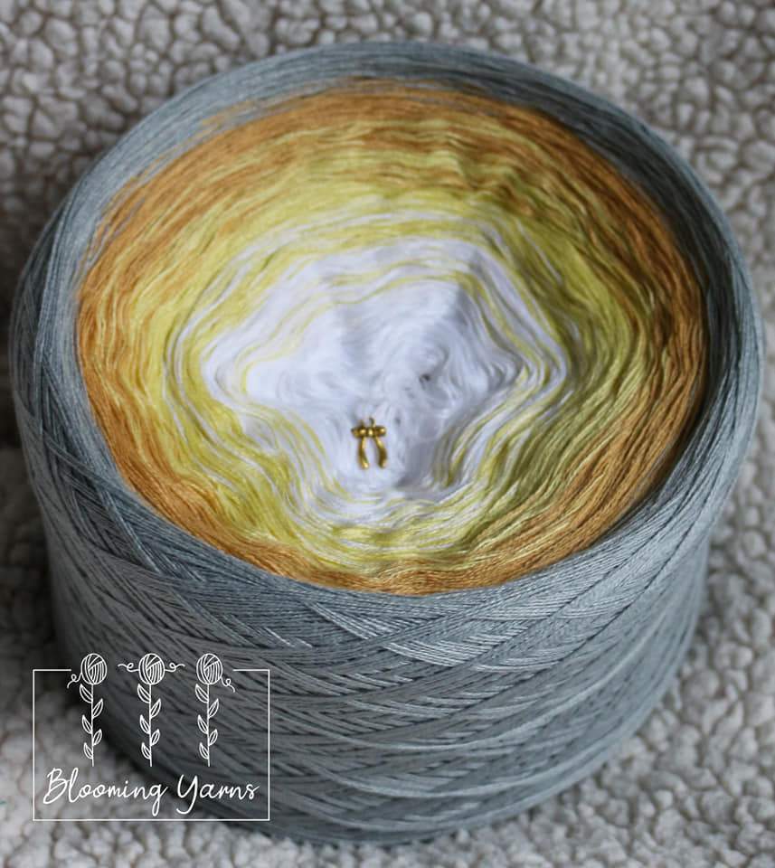 Gradient ombre yarn cake, colour combination C004